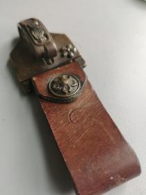 日本军刀或武士刀挂扣（有龙形雕刻）
