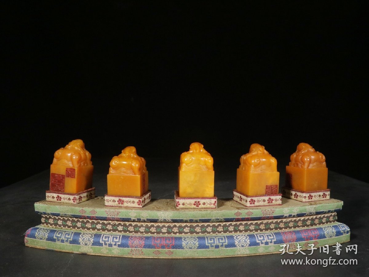 点击查看原图 精品.旧藏.“康熙八年内务府造”款寿山田黄石雕刻瑞兽钮印章五个一组