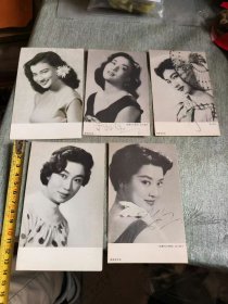 超然报敬赠女名星卡片五张，品相好