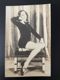 民国欧美影星玛丽·毕克馥照片。长13.5厘米，宽8.5厘米