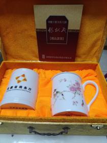 安徽省商务厅款；水点梅花-张松茂大师作品-花鸟茶杯-笔筒套装