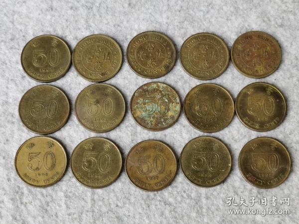 15枚香港5毫老硬币，香港老铜币，包老保真，英女王头像4枚，分别为1977·1978·1980年2枚，其他90年代的有11枚，包浆和边齿都漂亮，标价为15枚价格。