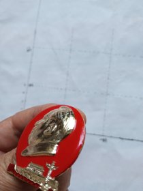 毛主席像章（天安门 华表 红旗 背面：热烈欢呼中国共产党第九次全国代表大会胜利召开 抚顺市革命委员会敬制 1969）