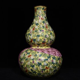 清乾隆黄地粉彩多子多福绶带葫芦瓶一对，高23厘米直径15厘米