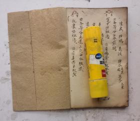 清代或民国手抄本《精抄中藥秘方》134方。【半夏生姜汤】【葛根黄芩湯】【黄芩半夏湯】【五味子湯】【独活消痰飲】【補肺饮】【利咽解毒湯】【三黄熟艾湯】【赴筵散】【龍虎散】【神功消毒保婴丹】【百解散】等134个秘方验方。每个药方都有具体的成份组成，配制方法，治疗成效，讳忌事宜，该秘方集都是老中医的经验方，方方灵验，非常珍贵的134个秘方。毛笔字书写工整漂亮。书法一流，35个简页70面，很值得借鉴收藏。