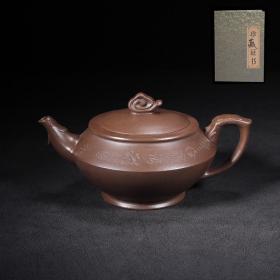 品名：汉韵壶
底款：景舟制陶
尺寸：16/8cm
容量：300cc
紫砂分类：原矿紫泥