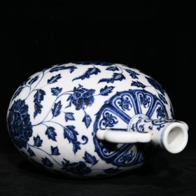 瓷器 明青花缠枝花卉纹扁瓶，高26.5厘米直径23厘米