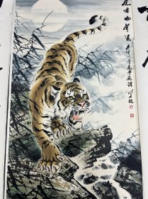 龚克平作品《猛虎》尺寸136/68
苏州人，1984年毕业于苏州工艺美术学院，现供职于苏州国画院。中国美术家协会江苏分会会员。江苏省摄影家协会会员，作品多次获得全国大奖。美术作品被多家机构收藏。
保真！