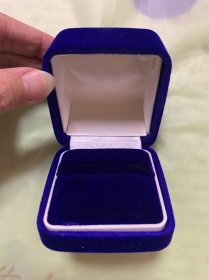 【海外回流  vintage中古】回流中古首饰盒   小年份  很实用  细节可见，仔细看好图片，尺寸如图，有瑕疵，介意勿拍，谨慎下单！出售不退！偏远地区邮费联系客服另算！