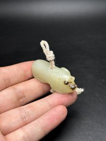 精美和田玉猪猪你发财