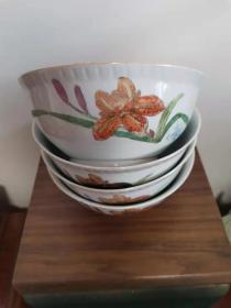 上个世纪60—70年代，花卉纹大海碗4个