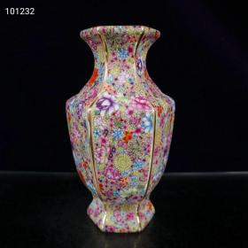 描金万花彩六方瓶
高24.5cm宽14cm