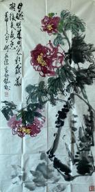 何水法[1]，1946年8月生于杭州，他先后在日本、马来西亚等国家和北京、上海、山东等地举办大型个人画展。出版有《何水法花鸟画集》《当代最具升值潜力的画家·何水法》等二十余部。何水法曾对两宋的花鸟画作过精深的研究，因此，他的工笔花鸟结构严谨，用笔圆润自如，设色典雅秀逸，写意则受青藤、八大之影响，因而所作写意花鸟气旺神畅，笔墨华滋，浑然天成，厚实灵动，相映成趣。

1946年8月
毕业院校
中国美术