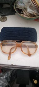 七十年代绒布眼镜盒
