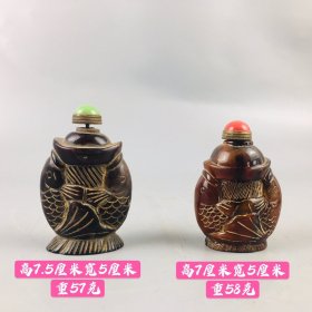 牛角鼻烟壶二个，纯手工雕刻，雕工精堪，入刀深邃，包浆厚重自然，纹理清晰，品相如图。