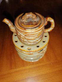 老钧瓷瓷器-《小茶壶形竹纹香薰炉》钧窑摆件  精美小巧，清秀特色的造型，在温润的窑变釉面上，变幻的彩釉犹如梦幻意境。（总高约15厘米）保存完好，完美无缺。