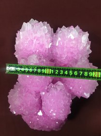 天然粉水晶晶簇摆件，器型巨大，裸石宽度约22厘米，厚度约17厘米，高度约33厘米，重9258克，稀少品种，送底座，品极佳，1600包邮。