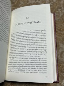 《越战回忆录》Ending The Vietnam War，中国人民的老朋友，美国前国务卿基辛格博士亲笔签名，Easton出版社真皮限量收藏版，签名专用本。

这本书详细记录了基辛格在越南战争期间担任国家安全顾问的经历和看法，对这场冲突的分析、评估以及其对全球政治格局的影响等方面提供了许多深入的见解。