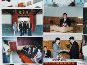 1996年5月，清华大学聘请韩国现代集团会长郑梦九为顾问教授仪式、访问等原版照片，照片后面带底片，有卡片说明！