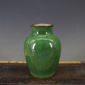 清代绿釉开片紫口小花瓶