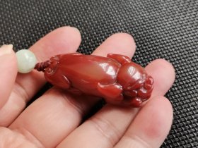 广西贺州玉，荔枝冻，瑞兽吊坠挂件，精品难得雕工细腻生动。（品相完好）