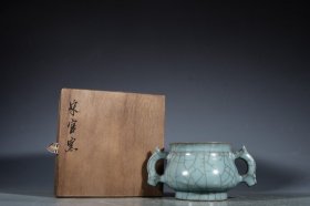 旧藏南宋 官窑粉青釉小簋式琴炉