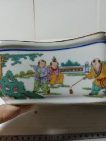 葵口婴戏图陶瓷水盂（水仙盆），（底款大清乾隆年制）高度约6cm