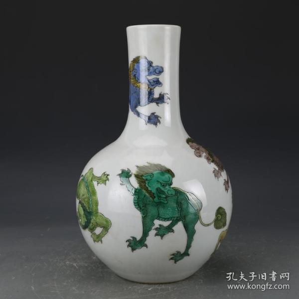 清素三彩狮子纹天球瓶