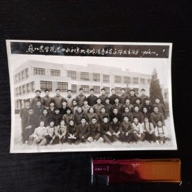 1964年苏北农学院农田水利系机电排灌专业首届毕业生留影（小夹28）