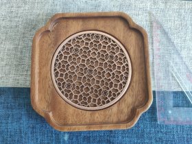 精美原色实木壶承，小托盘，配镶铜隔网，尺寸：13cm X 13cm X 2cm，手感沉，木质温润，重187克！识者拍！看清下单，不支持退换！