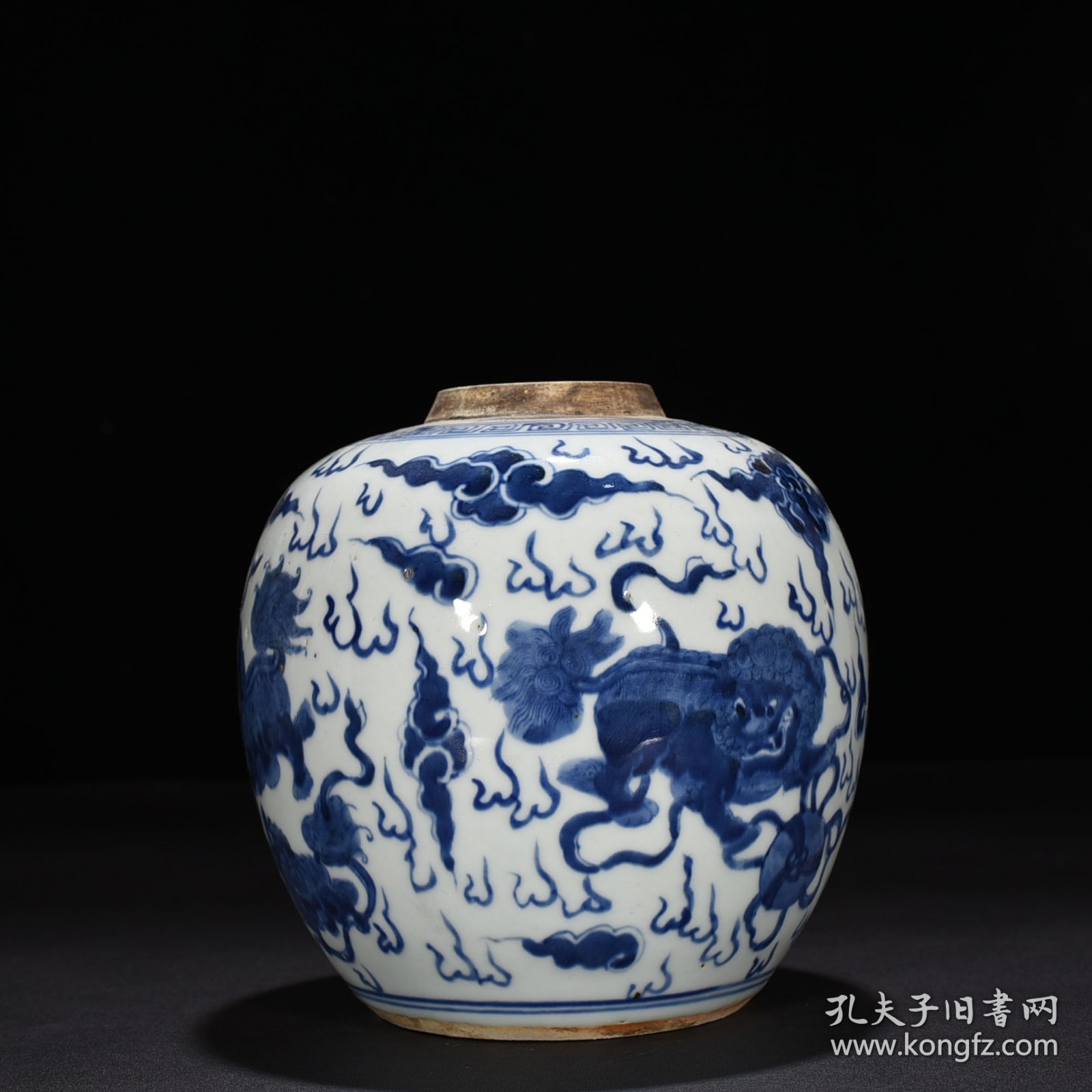 清末青花狮子滚绣球罐 18*15厘米