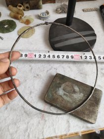 清代银项圈30多克，手工制作，品相完好。纯银材质，保存完整。家里收藏太多腾地方