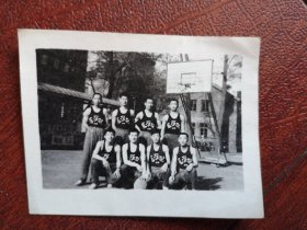 70~80年代老照片，刚恢复招生的吉林医学院男子篮球队合影照一张