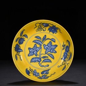 明弘治娇黄釉青花栀子花卉纹盘4*20.5厘米 1504