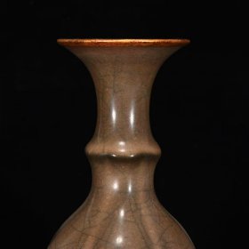 宋哥窑包口瓶，高19厘米，直径10厘米，