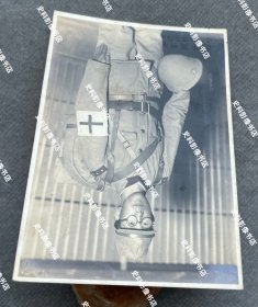 1937年9月2日 侵华日军第108师团步兵第132联队的土屋肇上等兵“中国事变”出征前在位于山形市小桥町的战友“青山源三郎”家宅内留影照 原版老照片一枚（山形市“谷井写真馆”摄制，照片左下角有照相馆钢印，相纸较厚）