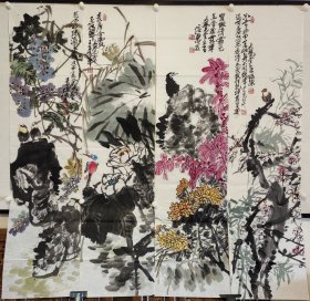 王培东：软片四屏，品相如图。王培东，当代著名大写意花鸟画画家，1941年生，1961年考入北京中国画院研究生班，从师于著名画家王雪涛先生。毕业后一直在北京画院从事专业创作。历任北京中国花鸟画研究会副会长、齐白石艺术研究会副会长、北京画院艺术委员会委员、创作室主任等职。现为北京画院专业画家，中国美术家协会会员，国家一级美术师、当代中国书画网艺术顾问。王培东的大写意花鸟画。