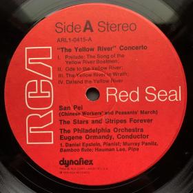 33转 12吋 黑胶唱片(LP) 费城管弦乐团 尤金·奥曼迪《黄河钢琴协奏曲》红标签版 美版专辑 (实物拍图）RCA CORP出品  碟面近95新 封套93品  发行编号：ARL1-0415 发行时间：1974年