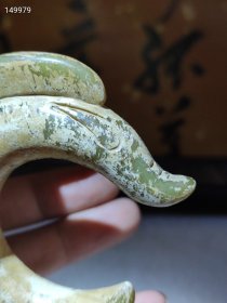 红\山文化玉龙C型龙玉猪龙，红山玉龙号称中华祖龙，华夏第一龙，是五千年前新石器晚期文明的代表，高古图腾，礼器。 规格: 高8.0*粗1.8cm，76g
