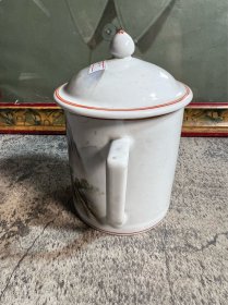 567瓷，新粉彩，70年代手绘山水茶杯，底小飞皮y