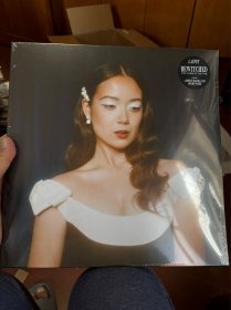 现货包邮 林冰 Laufey Bewitched The Goddess Edition 2LP 限量蓝胶 黑胶唱片LP 拍下不接受退款，全新未拆封唱片，所有唱片运输痕迹在所难免，不承担唱片内部不可见问题，如跳针、有炒豆声、划痕等问题！不承担运输冲顶、小折角等，偏远地区不包邮！