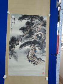 林旭中 ，生于1932年，幼承家学，10岁开始学画，先后受业于著名画家陈子庄、梁伯言、伍瘦梅、冯灌父、刘既明等，专攻山水，兼习花鸟。：：：：林旭中1932年生于成都。成都锦水书画院院长。四川省美术家协会会员、四川诗书画家国际艺术交流协会理事、香港国际书画家交流协会常务理事，曾上百次参加省、市美展及全国美展，并举办个展，多次获奖。林旭中  。 国画  一幅（精品）带上款（）尺寸87————53厘米