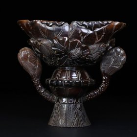 牛角莲花酒杯摆件 长19厘米宽11厘米高17.6厘米，重896克