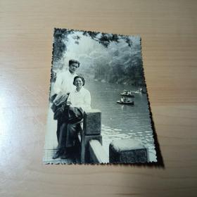 老照片–重庆南温泉双人合影（摄于1982年）