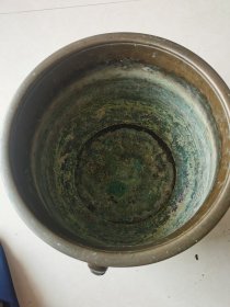 圆腹黄铜香炉一个，双象鼻耳，完整，口径25.cm，高23cm重2.9公斤，包浆好