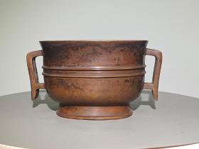 古玩收藏   古董   铜器   铜香炉  风扇耳铜香
​尺寸  长宽高:14.5/10/7.8厘米  重量:2.1斤