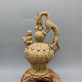 越窑青瓷单龙戏珠壶