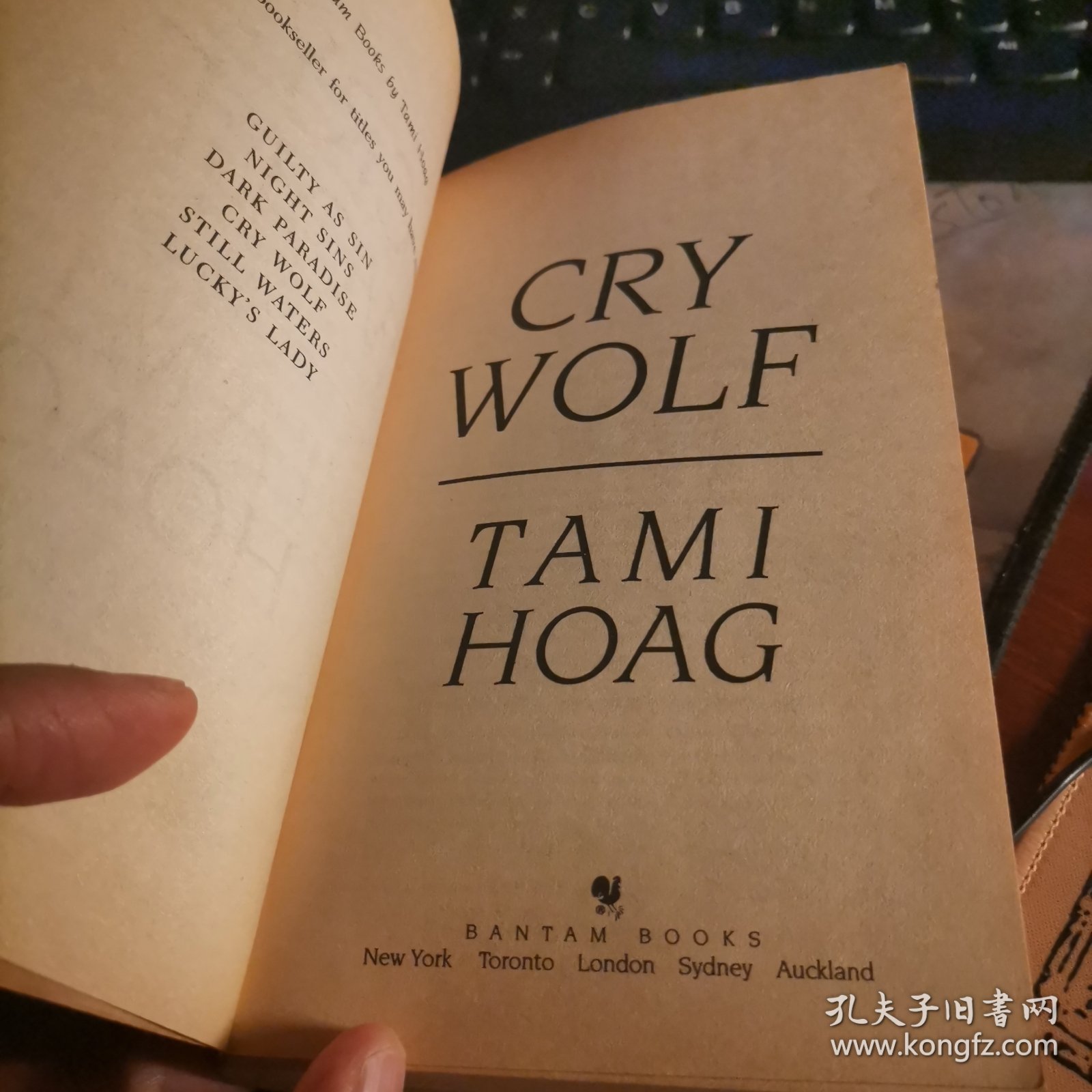 CRY WOLF 英文原版