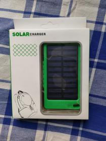 便携式  太阳能手机充电器    （演示充电）