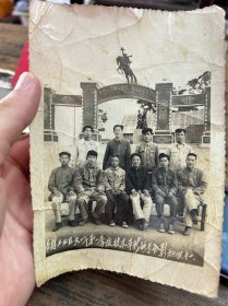 1960厦门杏林工业区二年成就展览会技术革新能手合影